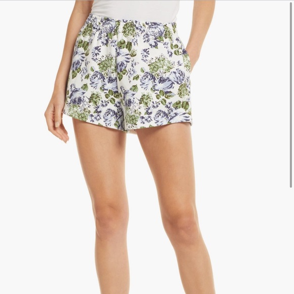 Levi Brand Shorts + Crewneck set - Picture 2 of 6